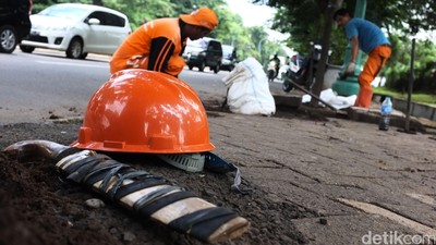 Pasukan Oranye Jaga Jakarta Bebas Genangan