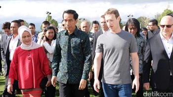 Mark Zuckerberg. Zuck sering tampil menghadiri pertemuan dengan sejumlah pejabat mengenakan kaus abu-abu. Pakaian favorit Zuck lainnya adalah jaket yang memiliki hoodie warna abu-abu atau hitam. Saat kunjungan Presiden Jokowi ke markasnya Februari 2016 lalu, Zuck menyambutnya dengan berpakaian kaos abu-abu dan celana jeans. Foto detikcom  