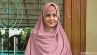 Ditemui di Pangadilan Agama Jakarta Selatan, Kamis (18/2/2016), Risty Tagor mengizinkan Stuart untuk menjenguk anaknya dengan sebuah syarat.