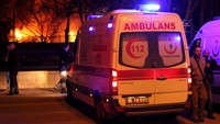 Ambulans tiba di lokasi untuk mengevakuasi korban ledakan bom. Tumay Berkin/Reuters/detikFoto.