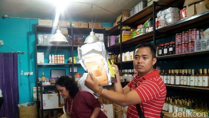 BPOM Makassar Sita Makanan Ilegal Bernilai Ratusan Juta