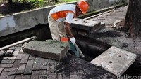 Sudah sejak setahun lalu, ada yang berbeda kala hujan melanda Jakarta. Biasanya, ketika hujan mengguyur, genangan di mana-mana dan perlu waktu lama untuk surut.