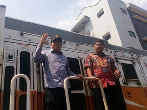 Pantau Kereta Pelabuhan Priok, Rizal Ramli: Jalannya Masih Jorok