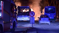 Api berkobar di sekitar bus. Asap juga membumbung tinggi. Ihlas News Agency Turkey Out/Reuters/detikFoto.
