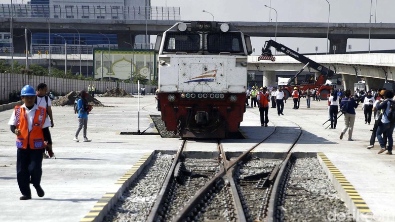 berita tanah rugi acara ganti Oktober Groundbreaking Kereta 2016 Papua Proyek