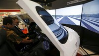PT Dirgantara Indonesia juga memamerkan simulator kokpit pesawat N219. Edgar Su/Reuters/detikFoto.