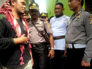 Ketua Ponpes Waria di Bantul: Tidak Ada Fiqih Waria, Kami Beribadah yang Sama