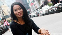 Dewi saat ditemui di Kedai Filosofi Kopi, Blok M, Jakarta Selatan pada Jumat (19/2/2016). Pool/Gus Mun/detikFoto.