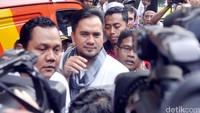 Sebelumnya pria yang berprosesi sebagai pedangdut itu diperiksa di BNN. Pool/Noel/detikFoto.