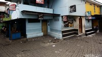 Tadi pagi, ratusan warga Kalijodo memilih berangkat ke balai kota DKI berunjukrasa.