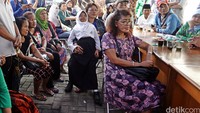 Sebelum diberangkatkan warga mendapat mengarahan dari Wali Kota Jakarta Barat Anas Effendi.