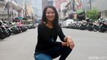 Kemesraan Dewi Lestari dan Suami