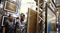 Sebagai data, penyaluran KUR tersebut terbagi sebagai berikut: Rp 61 triliun KUR Mikro, Rp 6 triliun KUR Ritel, dan Rp 500 milyar KUR TKI.