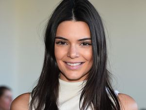 Vogue Rilis Video Kendall Jenner Makan Burger Sambil Topless