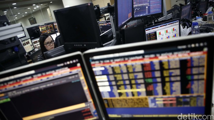 Mengakhiri perdagangan akhir pekan, Jumat (19/2/2016), Indeks Harga Saham Gabungan (IHSG) ditutup jatuh 81,234 poin (1,70%) ke level 4.697,560.