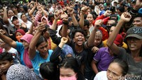 Mereka datang dengan menumpang 4 bus pariwisata yang diparkir di depan Gedung DPRD, Jalan Kebon Sirih, Jakarta Pusat, Jumat (19/2/2016).