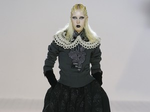 Marc Jacobs Tampilkan Model Bergaya Victoria Punk dan Lady Gaga di NYFW