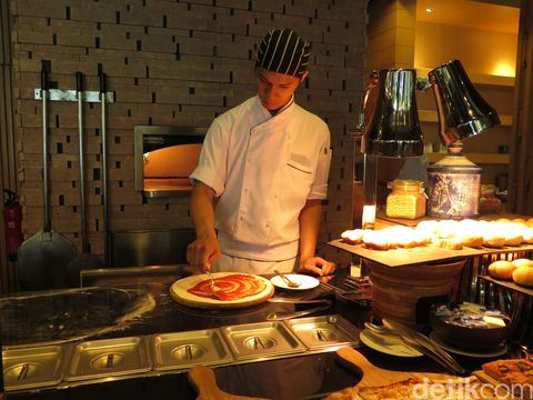 OPEN Restoran dengan Konsep Dapur Terbuka di Double Tree 