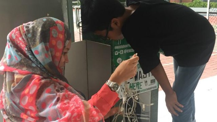 Daur Ulang Limbah Elektronik: e-Waste ala Siswa SMP di Jaksel hingga TV Kusrin