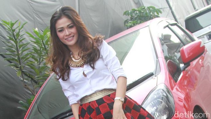 Ditangkap Polisi, Hesty Klepek-klepek: Duh Gosip, Mas!