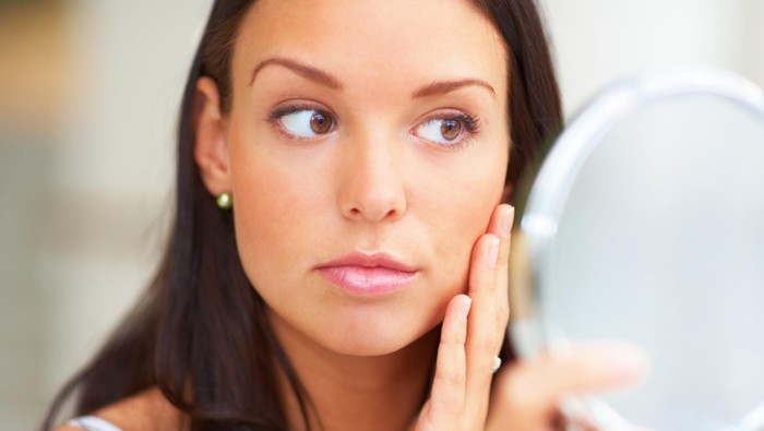 Ilustrasi bercermin. Foto: Thinkstock Ilustrasi bercermin. Foto: Thinkstock