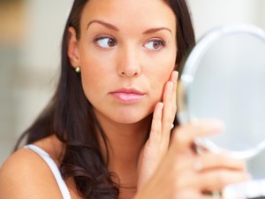 7 Serum untuk Menghilang Bekas Jerawat Sekaligus Mencerahkan Wajah