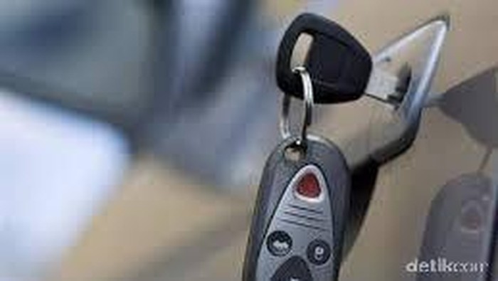 Menunggu Penggantian Remote Mobil