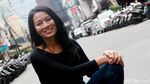 Kemesraan Dewi Lestari dan Suami