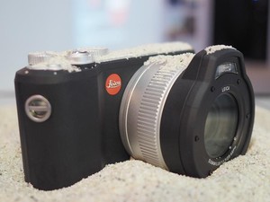 Menjajal Kamera Tahan Air Leica