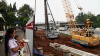 Untuk fase I, rute Cibubur-Cawang, Bekasi Timur-Cawang dan Cawang-Dukuh Atas akan terdiri atas 21 stasiun. Total panjang jalur rel LRT fase I ialah 42,1 kilometer (km).