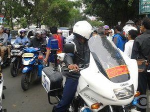 Pengendara Motor dan Pejalan Kaki Terlibat Baku Pukul di Jl Pramuka