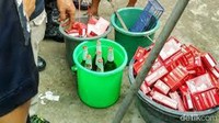 Selain minuman keras, polisi juga mengamankan ratusan kondom.