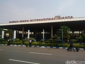 Runway Terkelupas,  Bandara Juanda Ditutup
