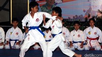 Aksi karateka-karateka cilik memeriahkan pembukaan Kongres XIV Lemkari.