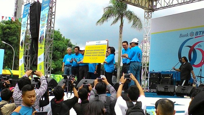 Minggu Pagi, Bos BTN dan Ahok Lari Keliling Senayan