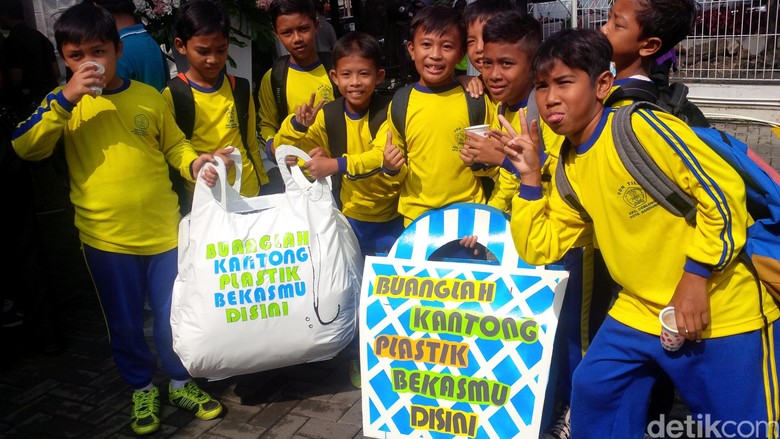 2020, Pemkot Bandung Terapkan Plastik Berbayar Rp 5.000 2020, Pemkot Bandung Terapkan Plastik Berbayar Rp 5.000