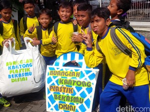 2020, Pemkot Bandung Terapkan Plastik Berbayar Rp 5.000