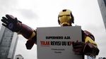 Aksi Superhero Tolak Revisi UU KPK
