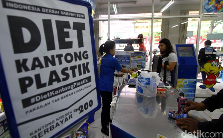 Tas Plastik Berbayar Rp 200 di Indonesia, Bagaimana di Luar Negeri? Tas Plastik Berbayar Rp 200 di Indonesia, Bagaimana di Luar Negeri?