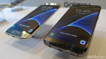 Galaxy S7 datang dalam dua model, versi reguler dan versi Edge yang menonjolkan layar lengkung. Foto: detikINET/Fino Yurio Kristo
