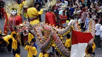 Meski baru dimulai siang ini, ribuan pengunjung memadati kawasan Glodok, Jakbar, untuk perayaan Cap Go Meh 2016. 