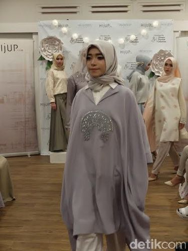 Busana Muslim Koleksi Terbaru Ria Miranda Dibalut Nuansa 