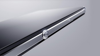 Terdapat tombol power dan volume di sisi kanan ponsel ini. Foto: Alcatel