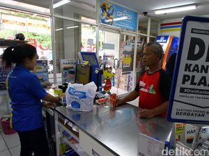 Pemkot Bekasi Minta Retail Tak Lagi Pakai Kantong Plastik