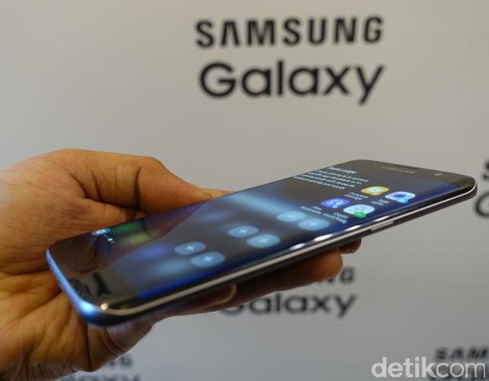 Galaxy S7. Foto: detikINET/Fino Yurio Kristo Galaxy S7. Foto: detikINET/Fino Yurio Kristo