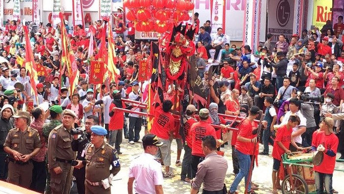 Melihat Kemeriahan Perayaan Cap Go Meh dan Karnaval Tatung di Singkawang