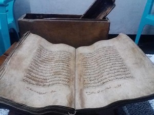 Al Quran Ratusan Tahun di Alor yang Tak Rusak Dilalap Api