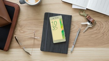 Kedua ponsel ini memiliki bentang layar 5 inch. Foto: sony