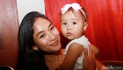 Happy Salma dan Putri Kesayangannya
