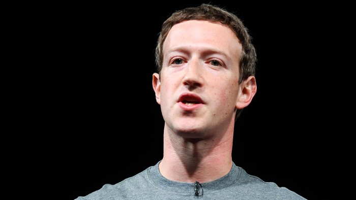 89389951 BARCELONA, SPAIN - FEBRUARY 21: Founder and CEO of Facebook Mark Zuckerber gives his speach during the presentation of the new Samsung Galaxy S7 and Samsung Galaxy S7 edge on February 21, 2016 in Barcelona, Spain. The annual Mobile World Congress will start tomorrow and will host some of the worlds largst communication companies, with many unveiling their last phones and gadgets. (Photo by David Ramos/Getty Images)